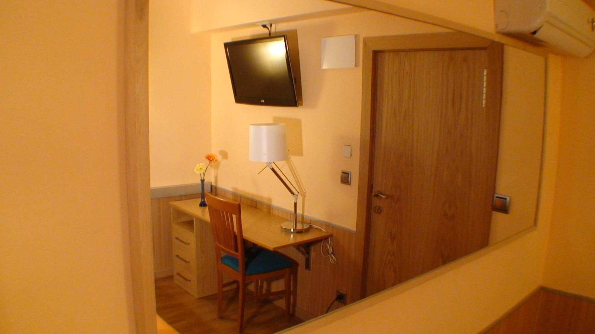 Hostal El Carmen سرقسطة المظهر الخارجي الصورة